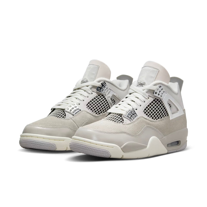Air Jordan 4
Frozen Moments