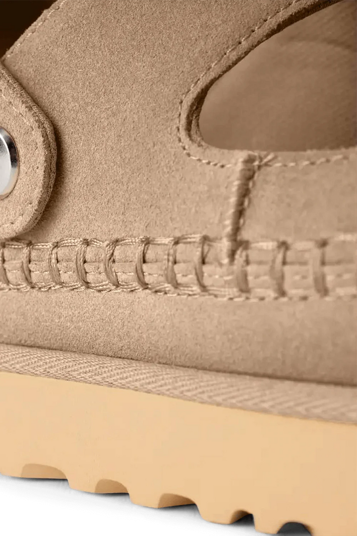 UGG GOLDENSTAR GLIDE SAND סנדלי גולדן סטאר גלייד סנד
