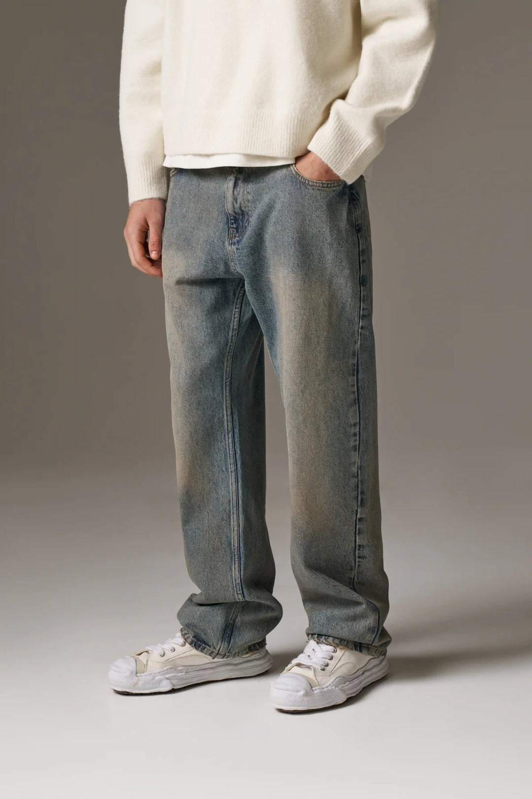 VINTAGE WASHED EMBLEM STRAIGHT LEG JEANS BLUE WASH