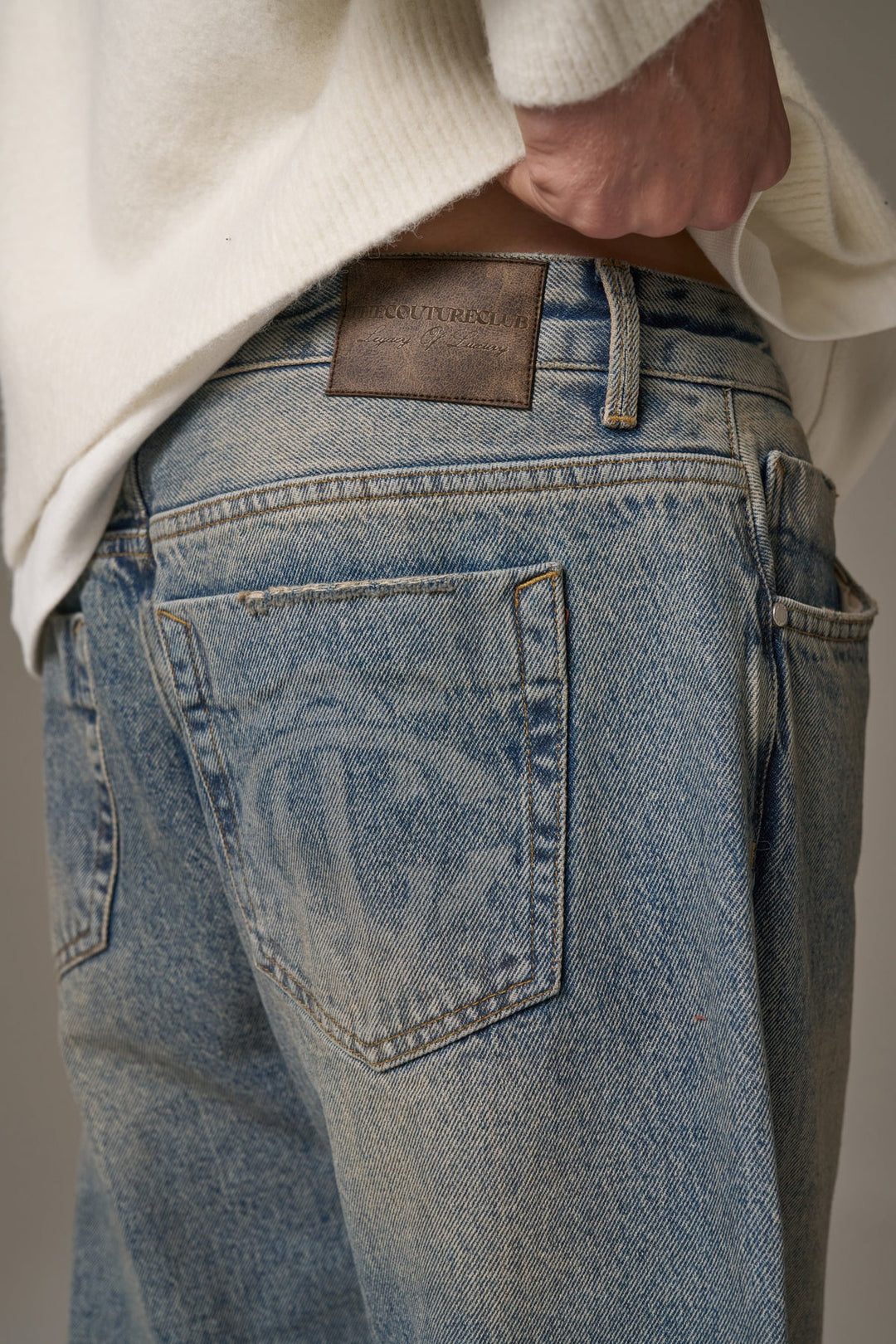 VINTAGE WASHED EMBLEM STRAIGHT LEG JEANS BLUE WASH