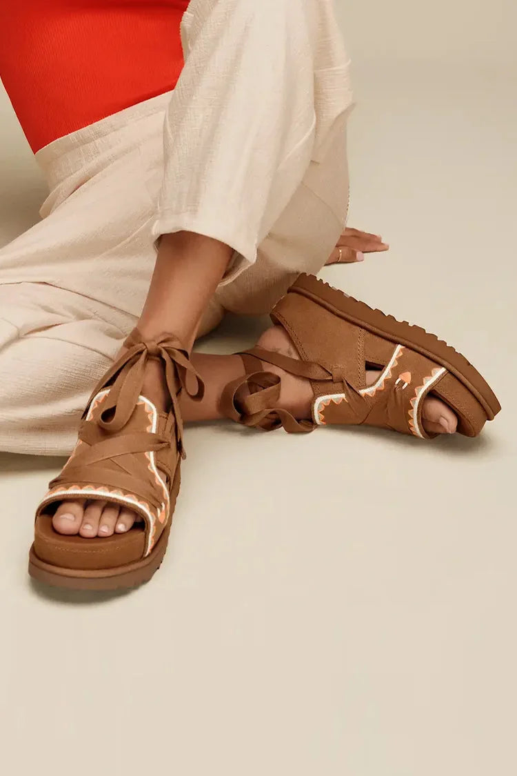 UGG GOLDENSTAR HI ARTISTITCH כפכפי קשירה חומים