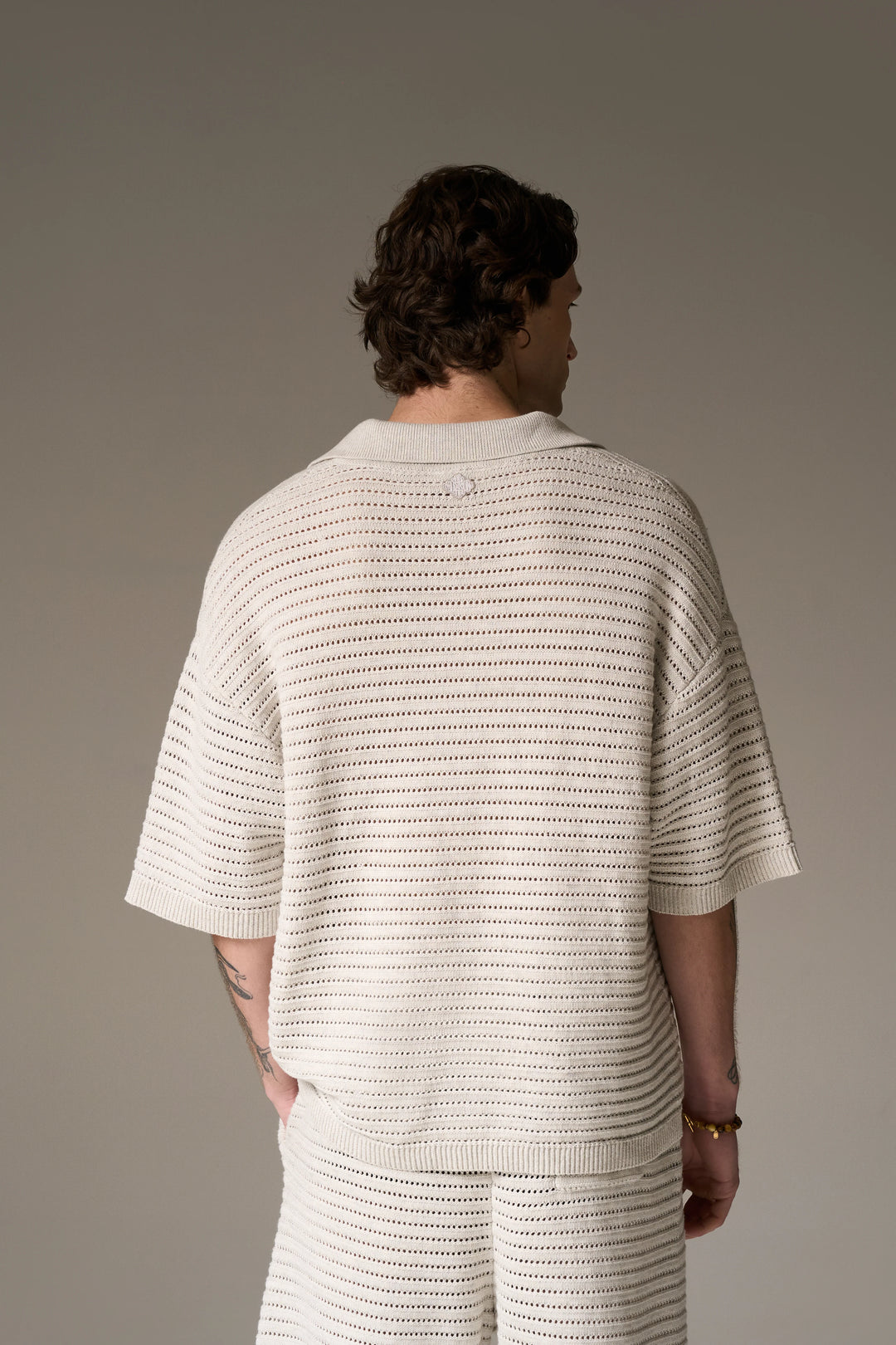 KNITTED POLO SHIRT
LIGHT GREY