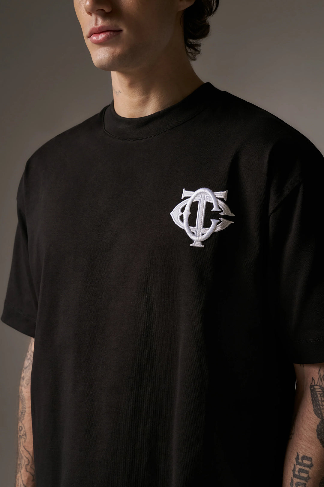 MONOGRAM EMBLEM T-SHIRT
BLACK