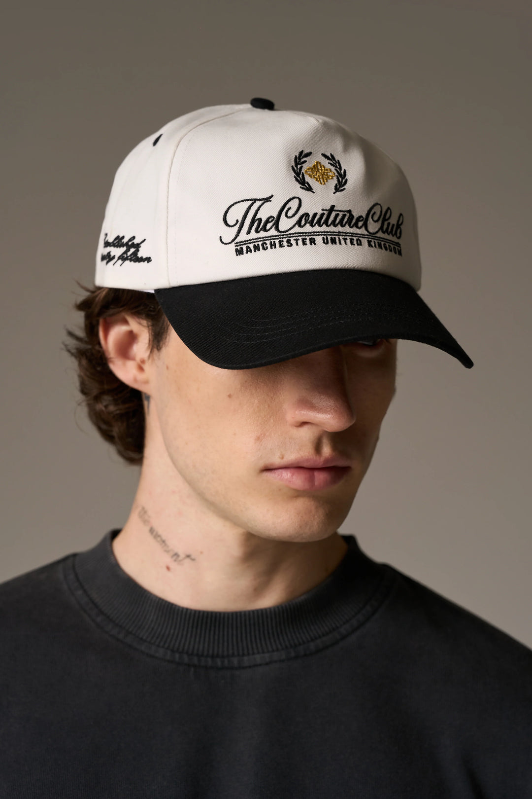LAUREL EMBROIDERY CAP
BLACK