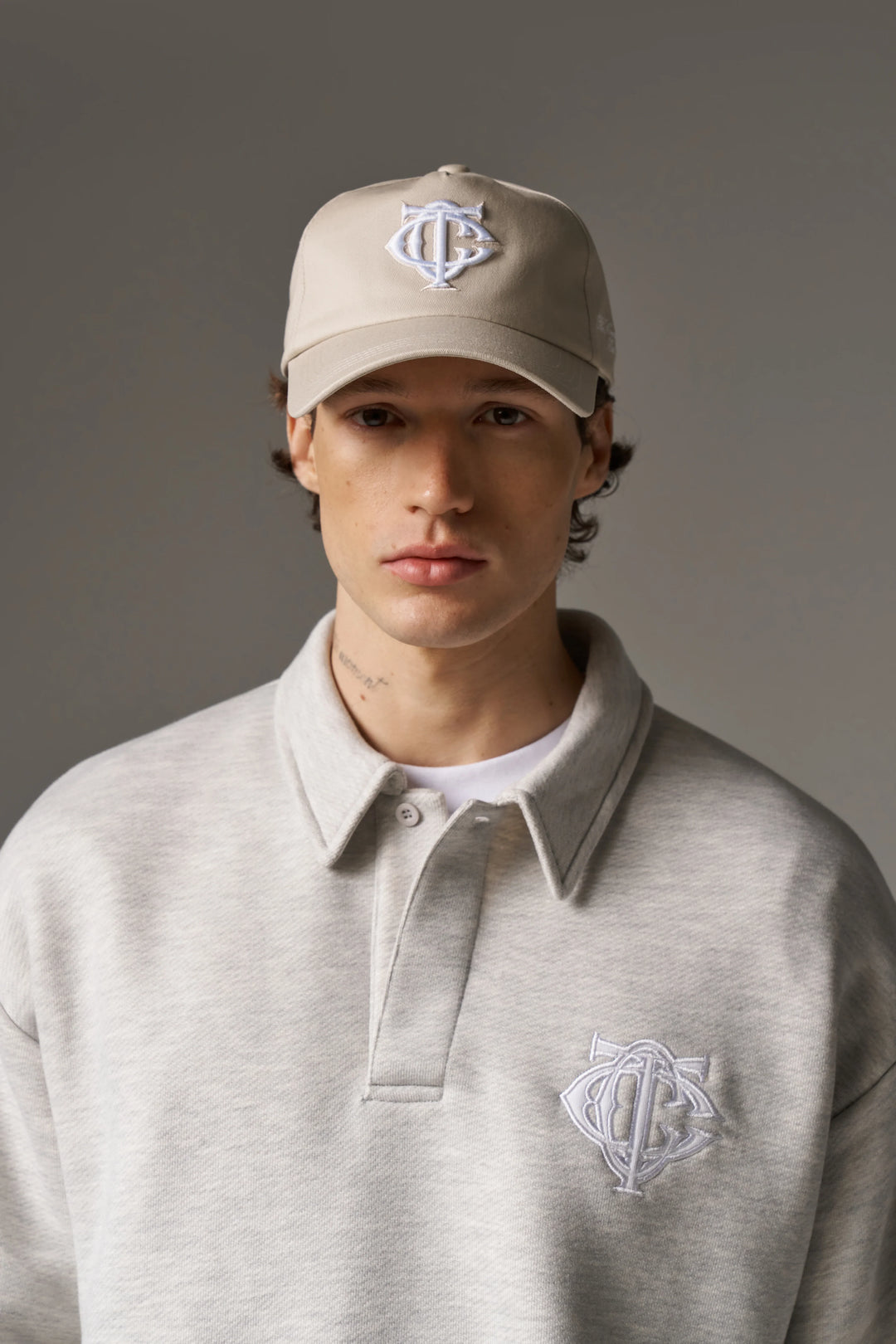 MONOGRAM EMBLEM CAP BEIGE