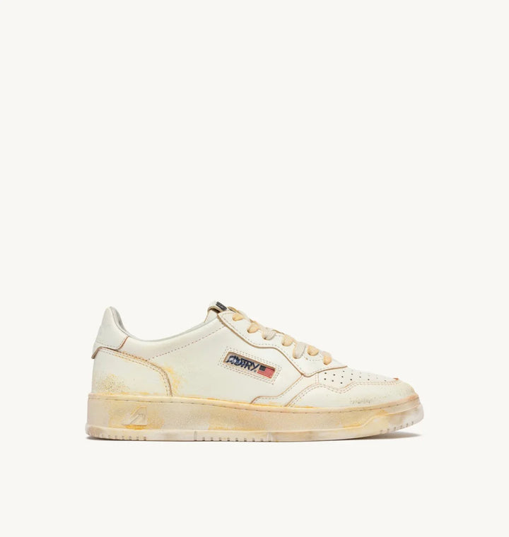 AUTRY SNEAKERS MEDALIST LOW SUPER VINTAGE SNEAKERS IN WHITE LEATHER AVLM