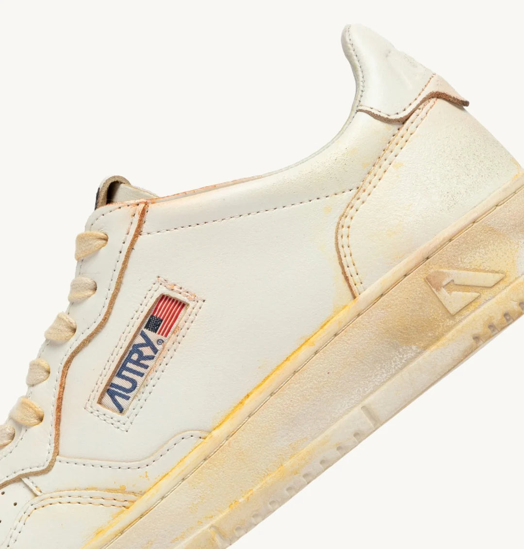 AUTRY SNEAKERS MEDALIST LOW SUPER VINTAGE SNEAKERS IN WHITE LEATHER AVLM
