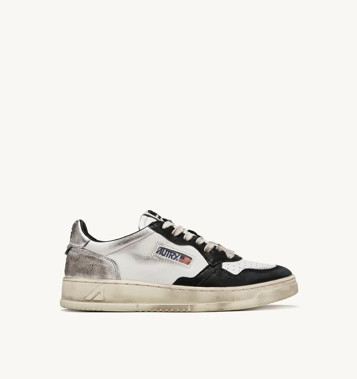 AUTRY SNEAKERS MEDALIST LOW SUPER VINTAGE SNEAKERS LOW IN WHITE BLACK AND SILVER LEATHER AVLW