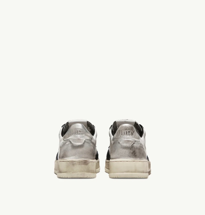 AUTRY SNEAKERS MEDALIST LOW SUPER VINTAGE SNEAKERS LOW IN WHITE BLACK AND SILVER LEATHER AVLW