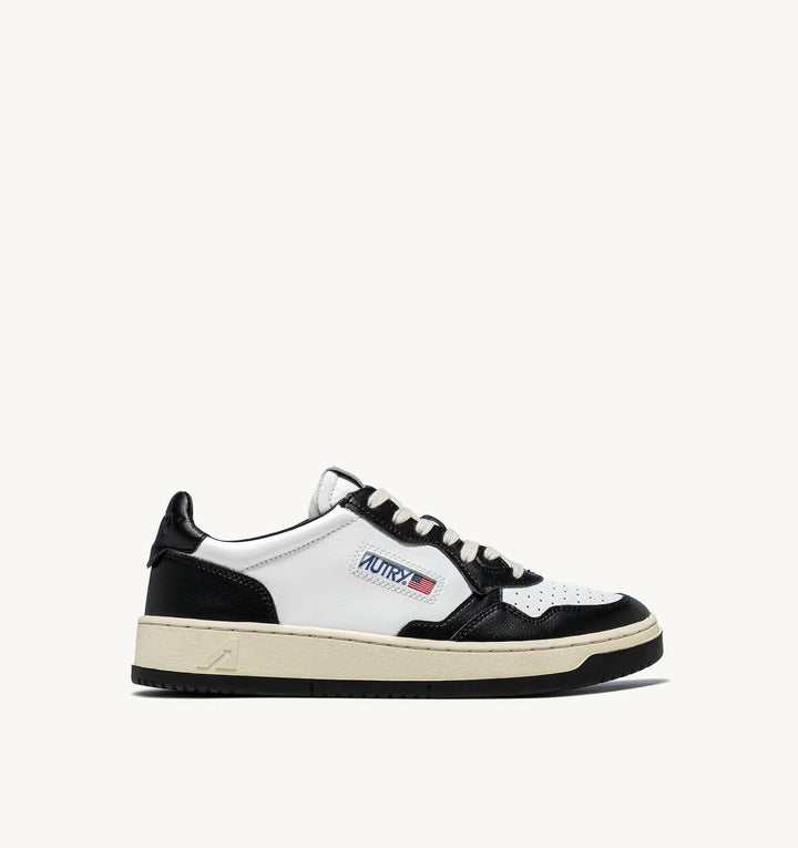 AUTRY MEDALIST LOW BICOLOR SNEAKERS IN WHITE AND BLACK LEATHER