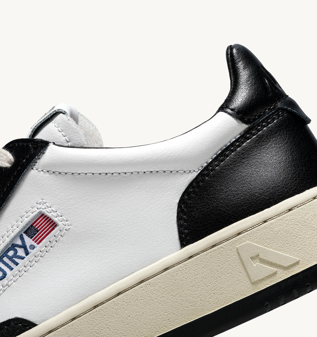 AUTRY MEDALIST LOW BICOLOR SNEAKERS IN WHITE AND BLACK LEATHER