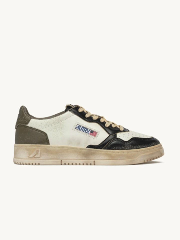 AUTRY SNEAKERS
MEDALIST LOW SUPER VINTAGE SNEAKERS IN WHITE COVERT GREEN AND BLACK