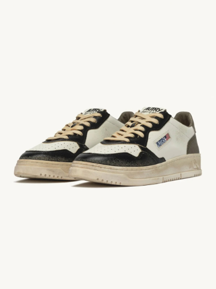 AUTRY SNEAKERS
MEDALIST LOW SUPER VINTAGE SNEAKERS IN WHITE COVERT GREEN AND BLACK
