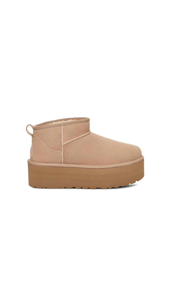 UGG WOMEN'S CLASSIC ULTRA MINI PLATFORM SAND מגפי קלאסיק אולטרה מיני פלטפורם סנד