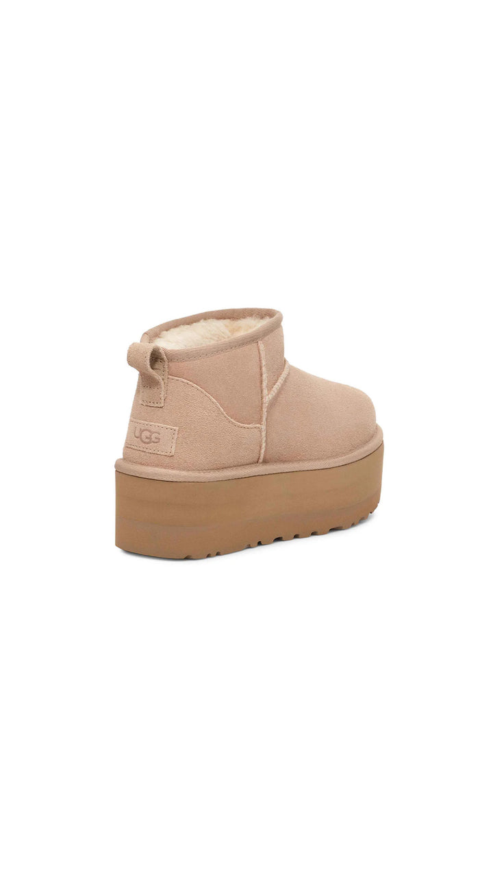 UGG WOMEN'S CLASSIC ULTRA MINI PLATFORM SAND מגפי קלאסיק אולטרה מיני פלטפורם סנד