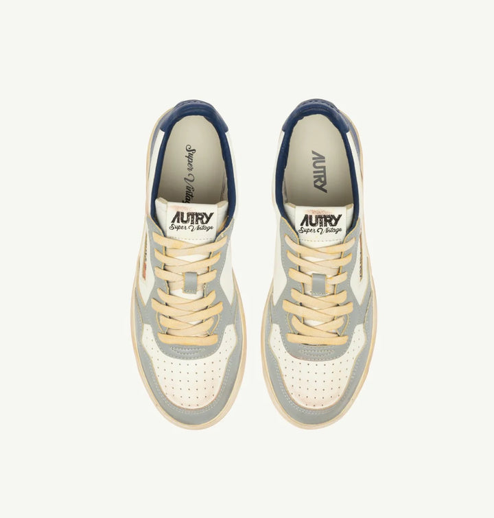 AUTRY SNEAKERS MEDALIST LOW SUPER VINTAGE SNEAKERS IN LIMESTONE WHITE AND BLUE LEATHER AVLM - SV09