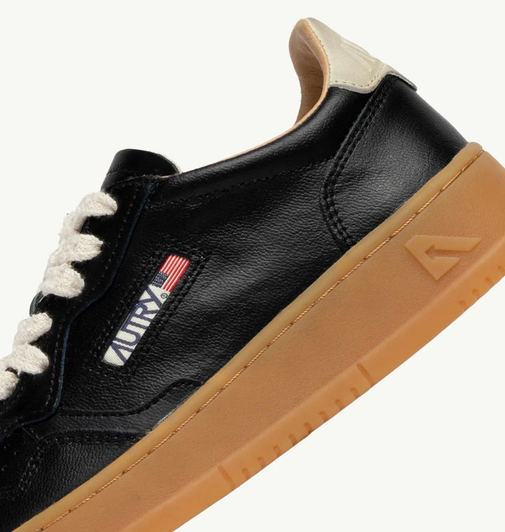 AUTRY SNEAKERS MEDALIST LOW SNEAKERS IN BLACK AND MARSHMALLOW LEATHER AULM - BD04