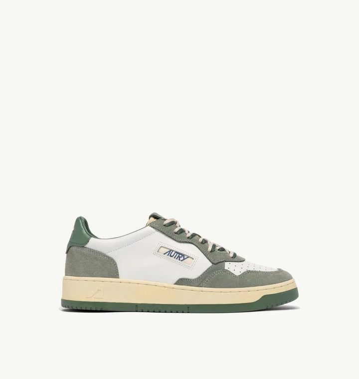 AUTRY SNEAKERS MEDALIST LOW SNEAKERS IN MILITARY AND SEA SPAY SUEDE AND LEATHER AULM - BW02