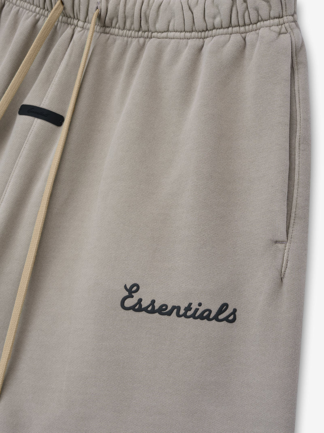 ESSENTIALS TRAINING CLASSIC SWEATSHORT FADED SEAL