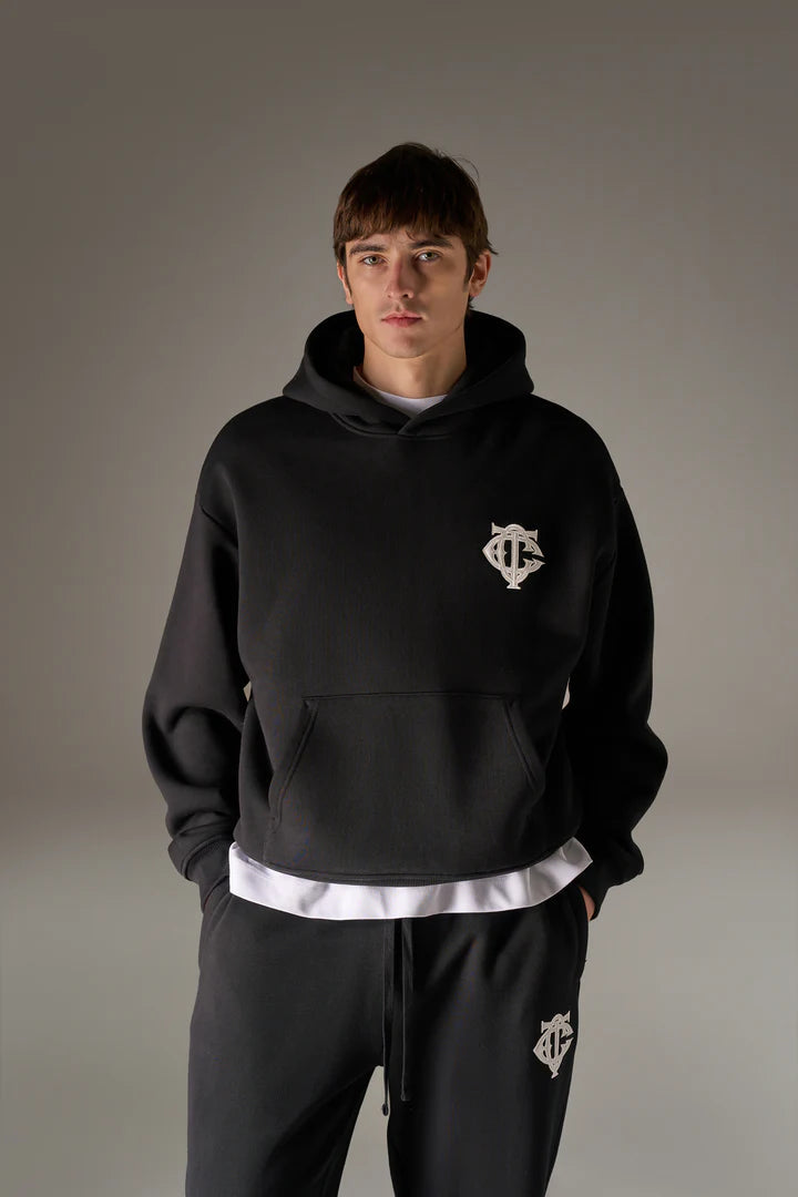 HEAVYWEIGHT MONOGRAM APPLIQUE EMBLEM HOODIE BLACK