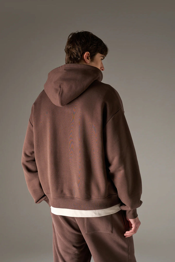 HEAVYWEIGHT MONOGRAM APPLIQUE EMBLEM HOODIE BROWN